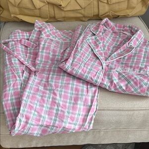 Women’s Victoria’s Secret Pink and Green Plaid Pajama Set Size XS